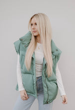 Load image into Gallery viewer, Mistletoe Puffer Vest
